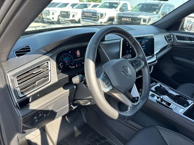 Volkswagen Atlas Cross Sport Vehicle Full-screen Gallery Image 13