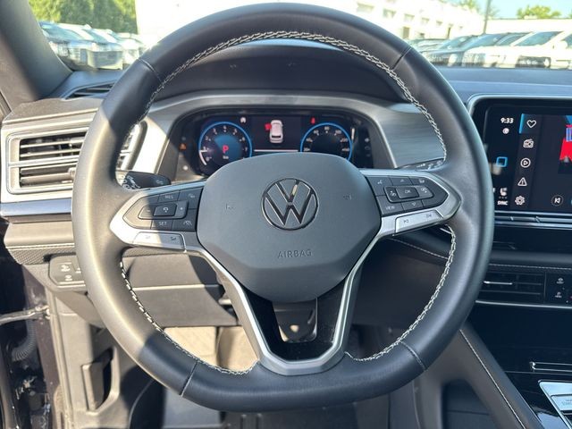 Volkswagen Atlas Cross Sport Vehicle Full-screen Gallery Image 14