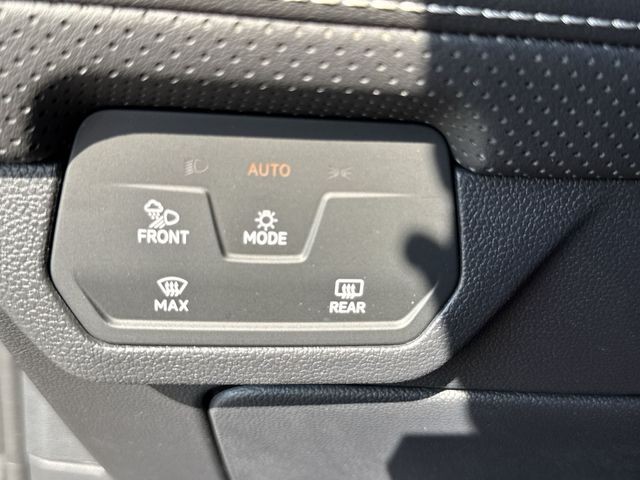 Volkswagen Atlas Cross Sport Vehicle Full-screen Gallery Image 21
