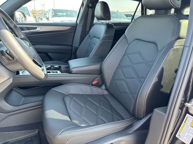 Volkswagen Atlas Cross Sport Vehicle Full-screen Gallery Image 22