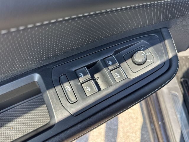 Volkswagen Atlas Cross Sport Vehicle Full-screen Gallery Image 26