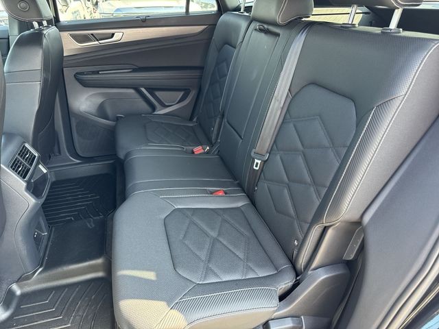 Volkswagen Atlas Cross Sport Vehicle Full-screen Gallery Image 27