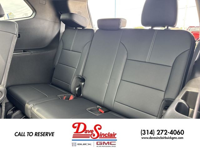 GMC Acadia Vehicle Full-screen Gallery Image 24