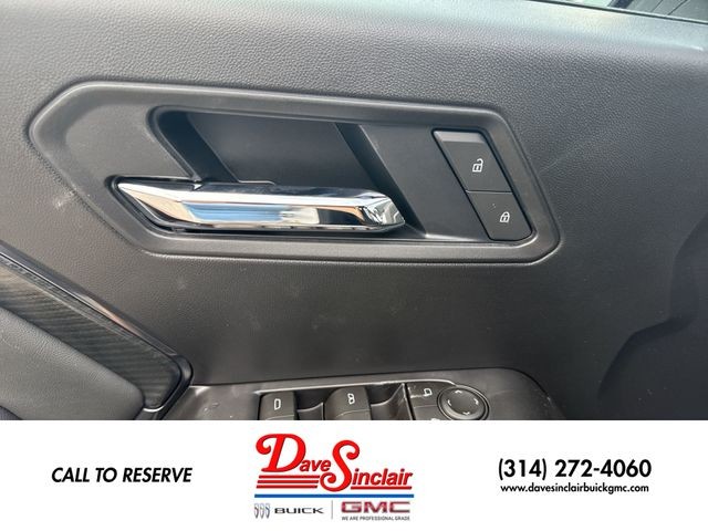 GMC Canyon Vehicle Full-screen Gallery Image 13
