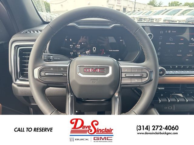 GMC Canyon Vehicle Full-screen Gallery Image 14