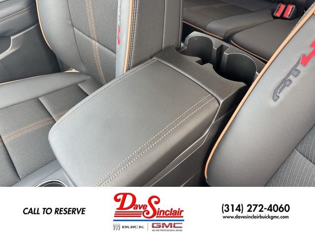 GMC Canyon Vehicle Full-screen Gallery Image 21