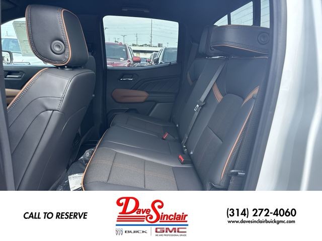 GMC Canyon Vehicle Full-screen Gallery Image 22