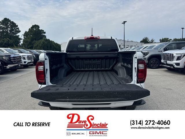 GMC Canyon Vehicle Full-screen Gallery Image 23