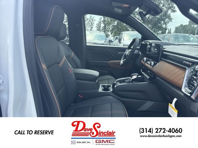 GMC Canyon Vehicle Full-screen Gallery Image 24