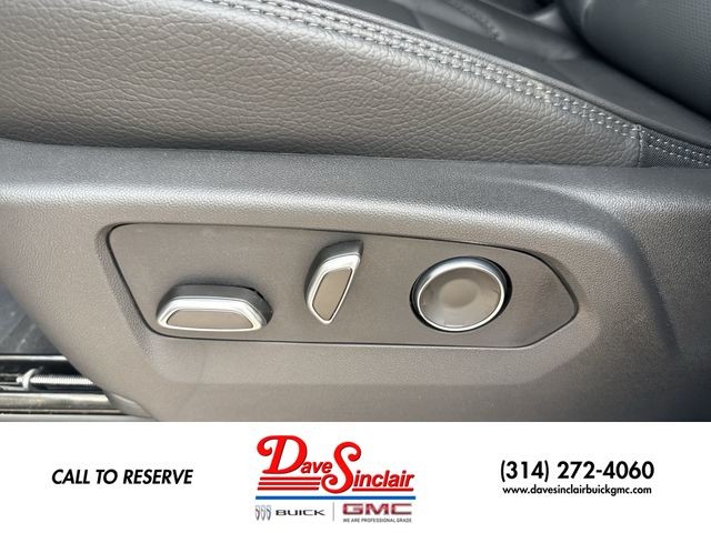 GMC Yukon Vehicle Full-screen Gallery Image 12