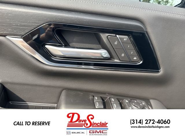 GMC Yukon Vehicle Full-screen Gallery Image 13