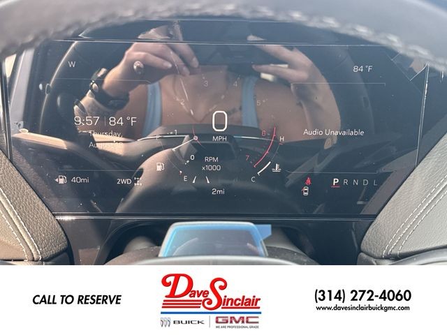 GMC Yukon Vehicle Full-screen Gallery Image 15