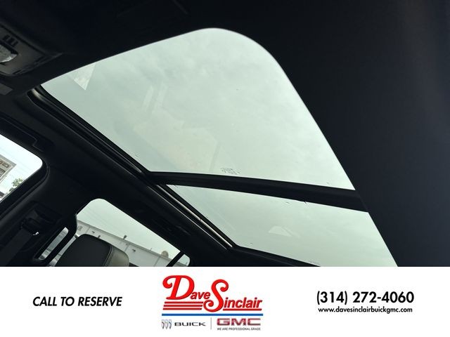 GMC Yukon Vehicle Full-screen Gallery Image 22