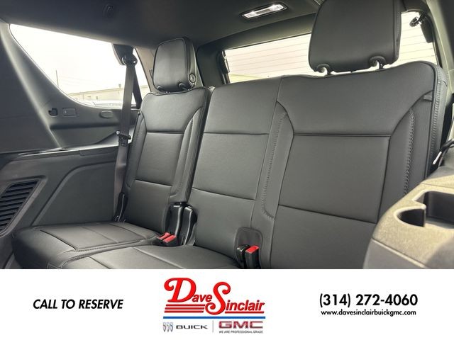 GMC Yukon Vehicle Full-screen Gallery Image 24