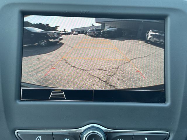 Chevrolet Equinox Vehicle Full-screen Gallery Image 18