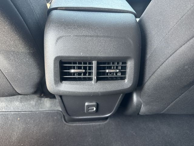Chevrolet Equinox Vehicle Full-screen Gallery Image 24