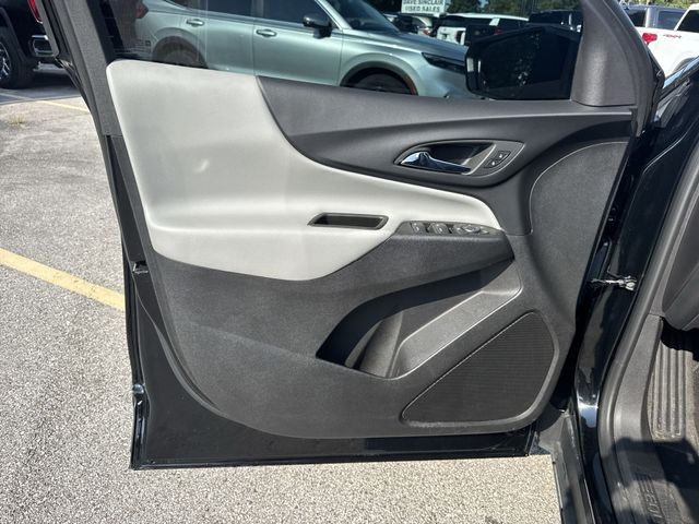 Chevrolet Equinox Vehicle Full-screen Gallery Image 25