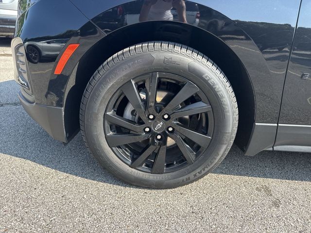 Chevrolet Equinox Vehicle Full-screen Gallery Image 35