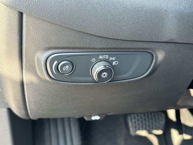 Chevrolet Equinox Vehicle Full-screen Gallery Image 37