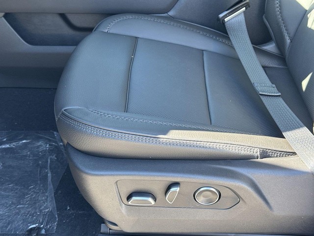 GMC Sierra 1500 Vehicle Full-screen Gallery Image 12