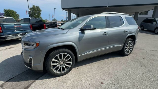 GMC Acadia Vehicle Full-screen Gallery Image 05