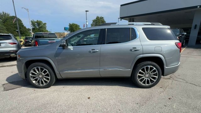 GMC Acadia Vehicle Full-screen Gallery Image 06