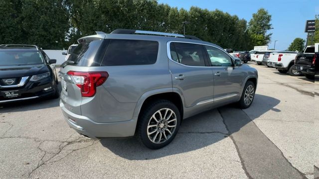 GMC Acadia Vehicle Full-screen Gallery Image 10