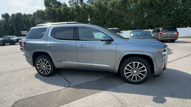 GMC Acadia Vehicle Full-screen Gallery Image 11
