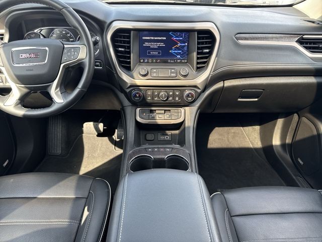 GMC Acadia Vehicle Full-screen Gallery Image 13