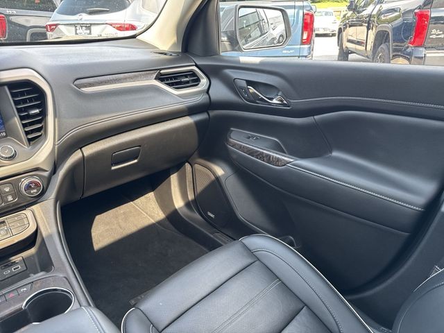 GMC Acadia Vehicle Full-screen Gallery Image 14