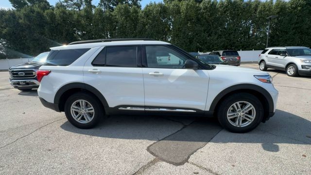 Ford Explorer Vehicle Full-screen Gallery Image 11