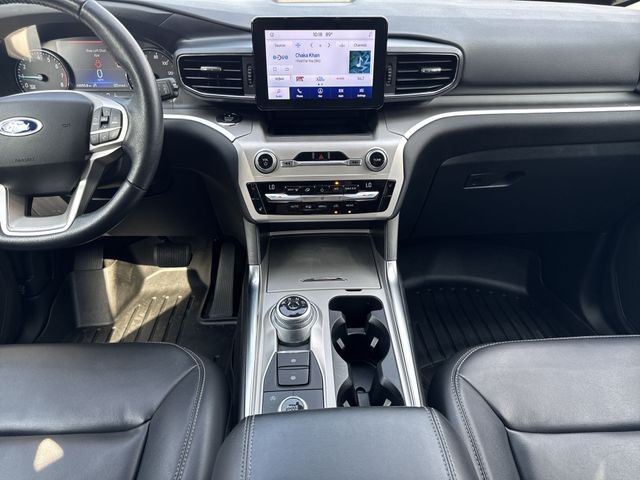 Ford Explorer Vehicle Full-screen Gallery Image 13