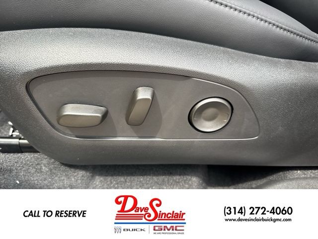 GMC Acadia Vehicle Full-screen Gallery Image 12