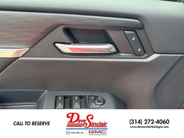 GMC Acadia Vehicle Full-screen Gallery Image 13