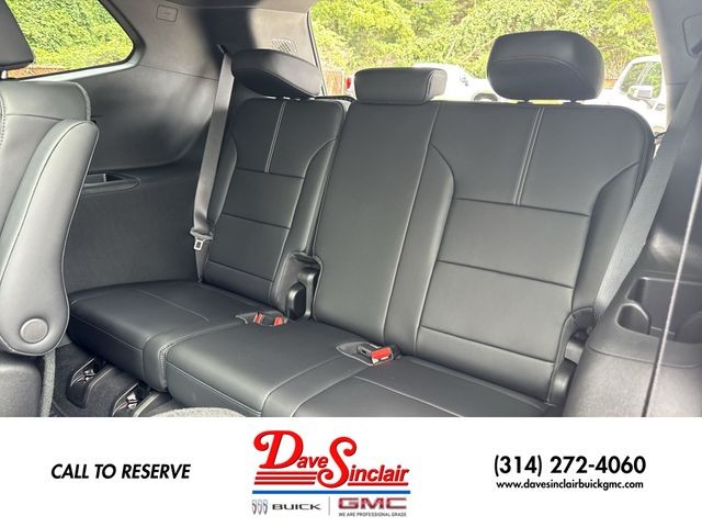GMC Acadia Vehicle Full-screen Gallery Image 24