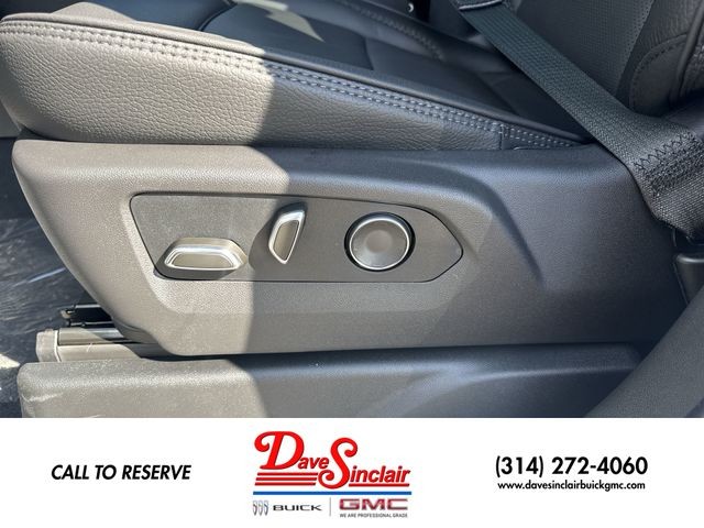 GMC Yukon XL Vehicle Full-screen Gallery Image 12