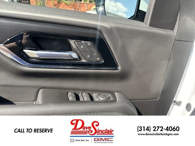 GMC Yukon XL Vehicle Full-screen Gallery Image 13
