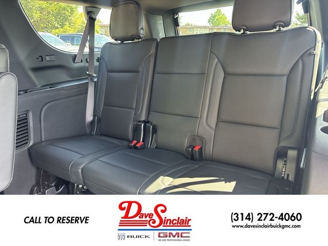 GMC Yukon XL Vehicle Full-screen Gallery Image 24