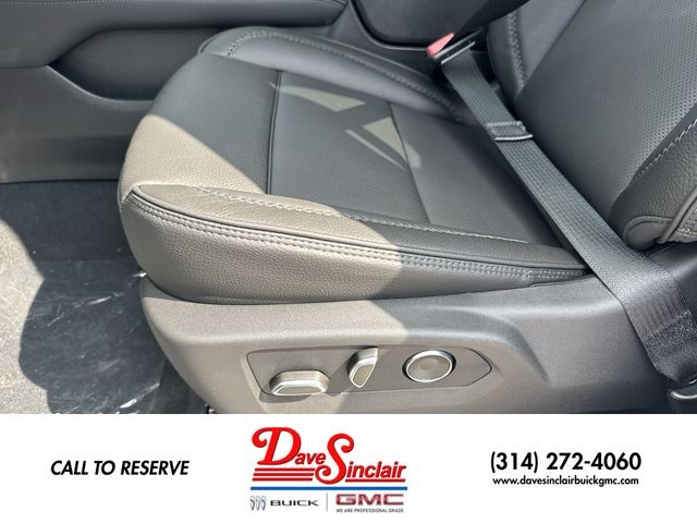 GMC Yukon XL Vehicle Full-screen Gallery Image 12