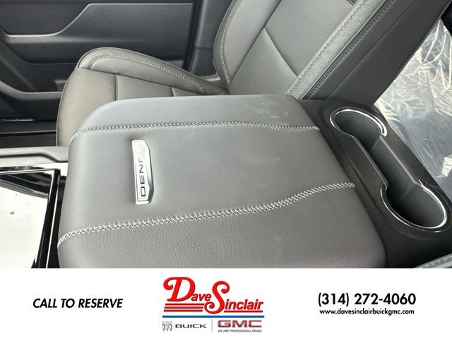 GMC Yukon XL Vehicle Full-screen Gallery Image 21