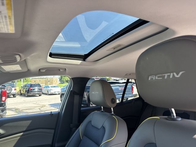 Chevrolet Trax Vehicle Full-screen Gallery Image 22