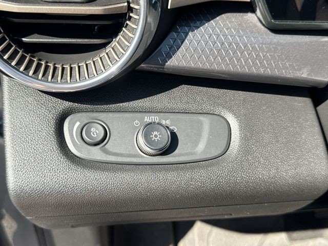 Chevrolet Trax Vehicle Full-screen Gallery Image 38