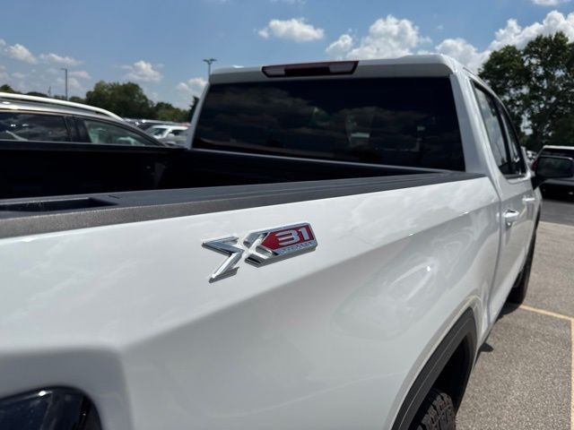 GMC Sierra 1500 Vehicle Full-screen Gallery Image 09