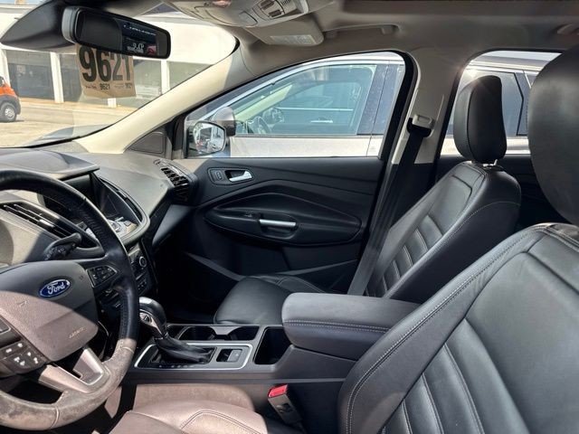 Ford Escape Vehicle Full-screen Gallery Image 06