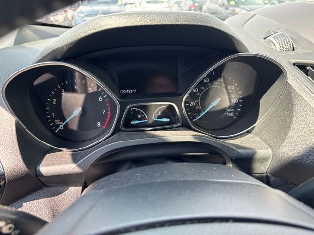 Ford Escape Vehicle Full-screen Gallery Image 09