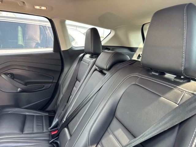 Ford Escape Vehicle Full-screen Gallery Image 11
