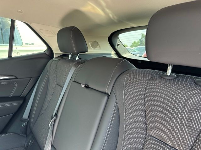 Buick Envision Vehicle Full-screen Gallery Image 06