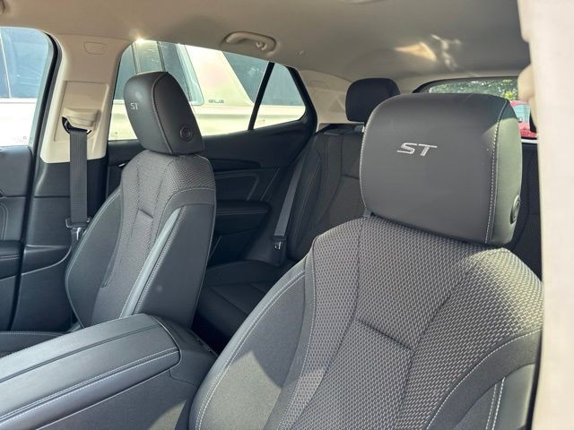 Buick Envision Vehicle Full-screen Gallery Image 09