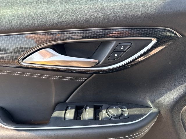 Buick Envision Vehicle Full-screen Gallery Image 11