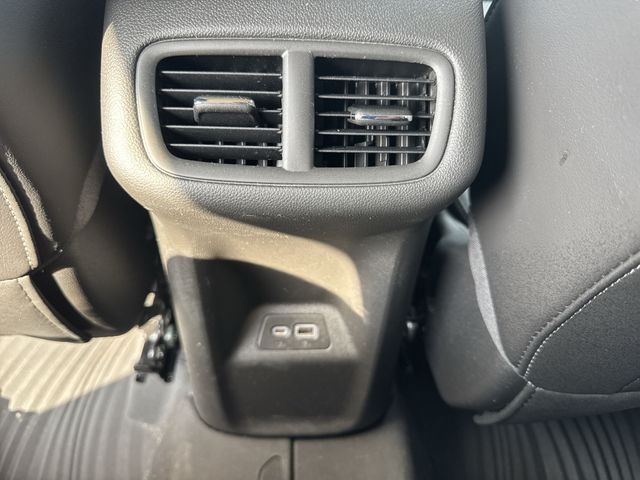 Buick Envision Vehicle Full-screen Gallery Image 24